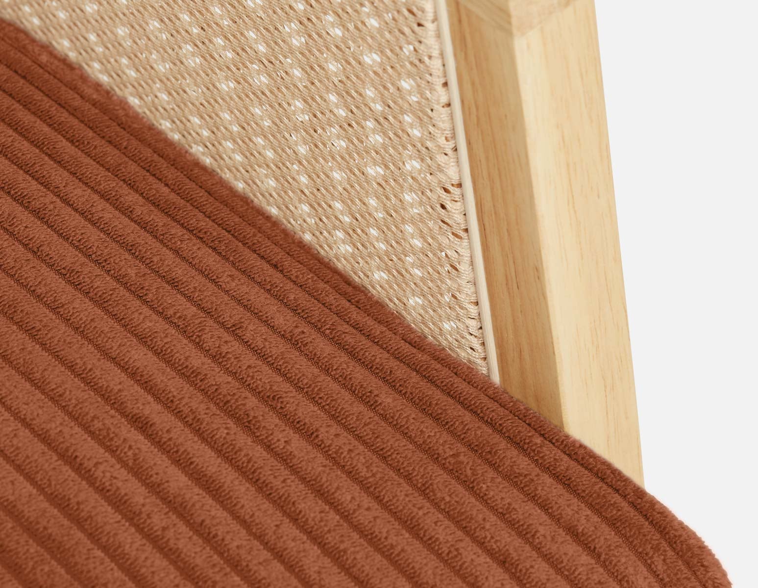 BECKETT fauteuil aux accents de velours côtelé et de rotin undefined
